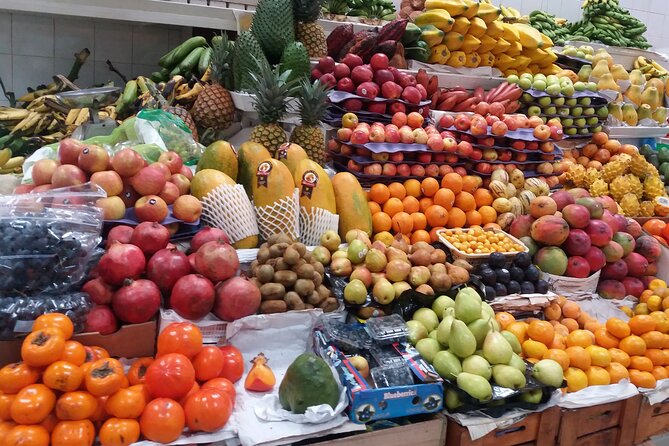 Private Tour in Quito With Market, Cable Car, Guayasamín Museum and Chocolate Tasting - Exploring Quitos Vibrant Market