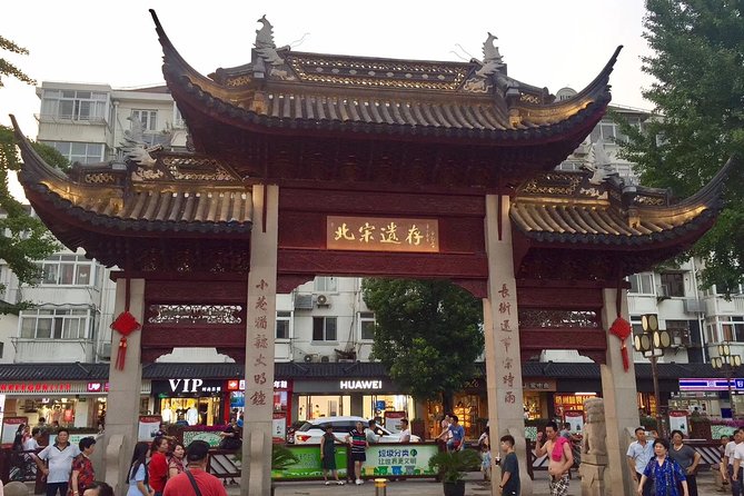 Private Tour of Shanghai Zoo, Xintiandi and Qibao Old Street With Local Delicacy