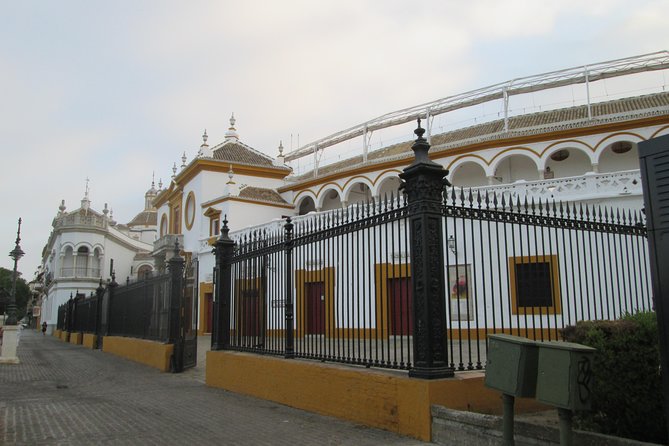 Private Tour Royal Palace+Cathedral+Walk Along the River+Triana Neighbourhood
