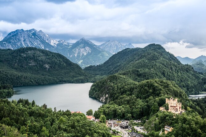 Private Tour to Royal Castle of Neuschwanstein and Hohenschwangau