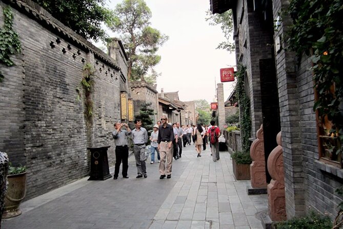 Private Tour to See Giant Pandas and Jiuzhaigou