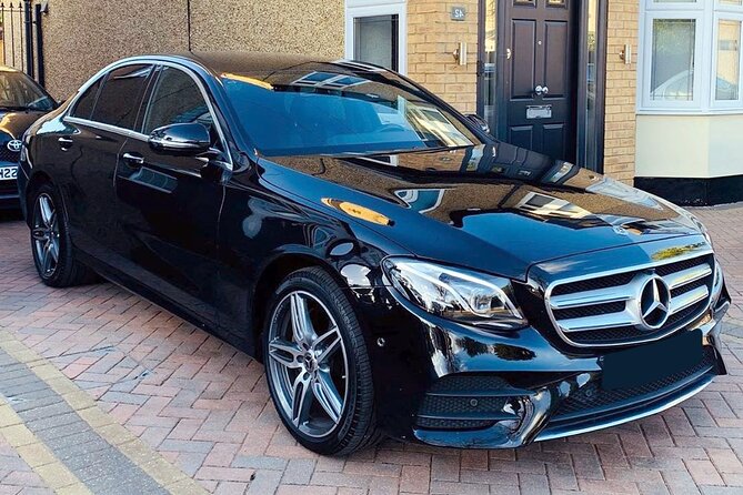 Private Transfer: Brandenburg Airport BER to Berlin in Sedan Car