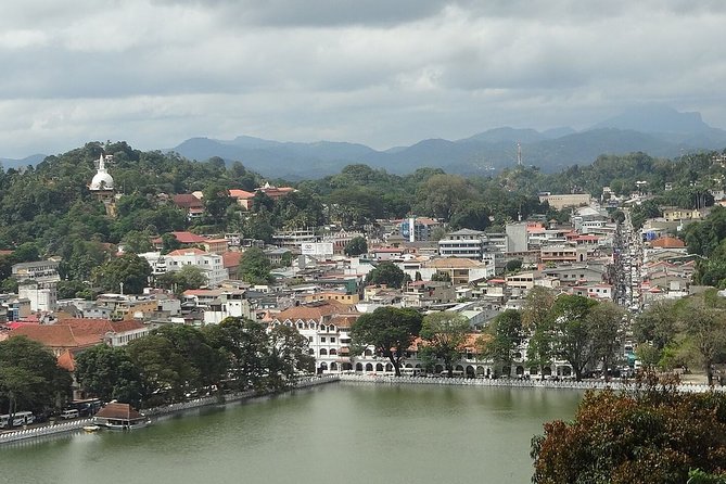 Private Transfer From Polonnaruwa to Sri Lanka Colombo Airport (Cmb)