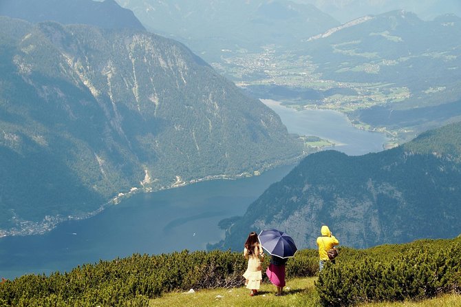 Private Transfer From Salzburg to Vienna With 3h Sightseeing Stop in Hallstatt - Overview of the Service