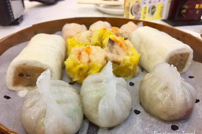 Private Walking Tour: Local Markets and Foodie in Hong Kong