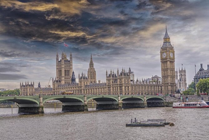 Private Westminster, Whitehall, and Windsor Castle Tour by Train.