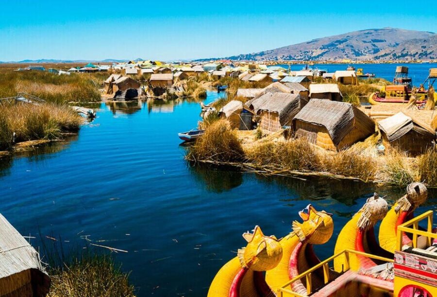 Puno: Uros Island + Floating Hotel 2 Days | Dinner |