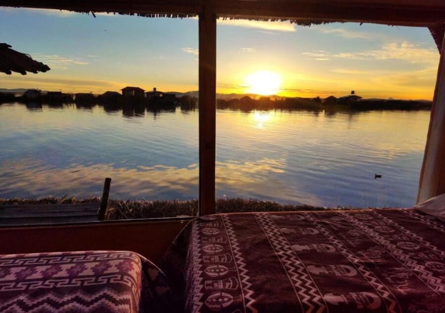 Puno: Uros Island + Floating Hotel 2 Days | Dinner |