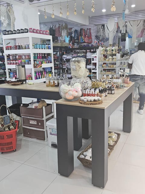 Punta Cana: Souvenir Shopping Tour With Traditional Tastings