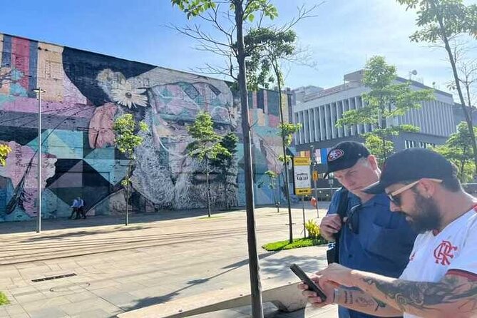 Rios Graffiti Tour: Journey Through Urban Art and Transformation