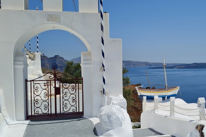 Santorini First-Time Guests Private Tour Sightseeing, Excavetions & Wine Testing