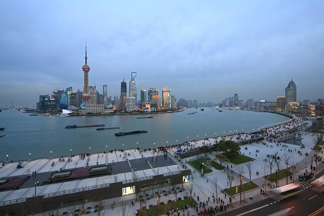 Shanghai Private Tour of Must-See Attractions Including Oriental Pearl Tower,
