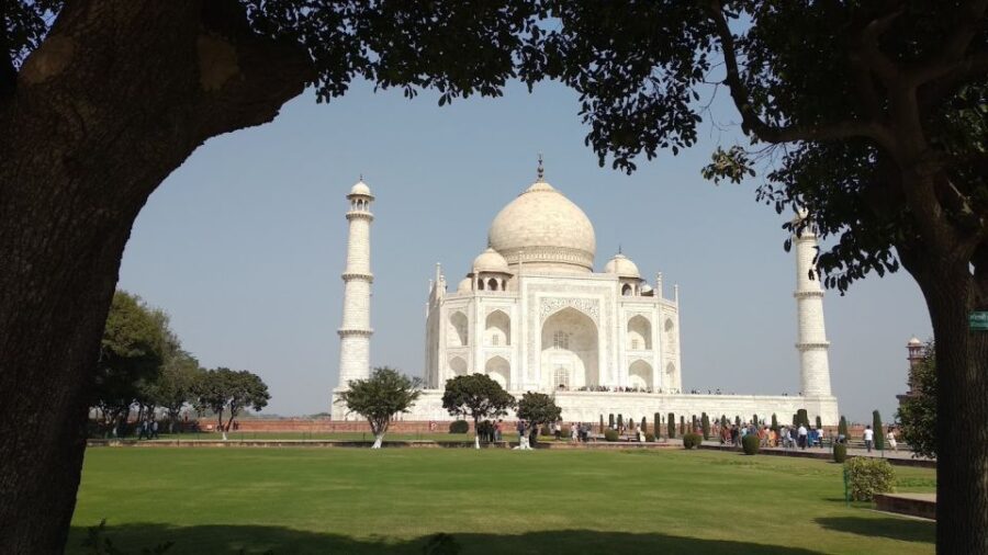 Skip-The-Line: Guided Tour of Taj Mahal With Mausoleum