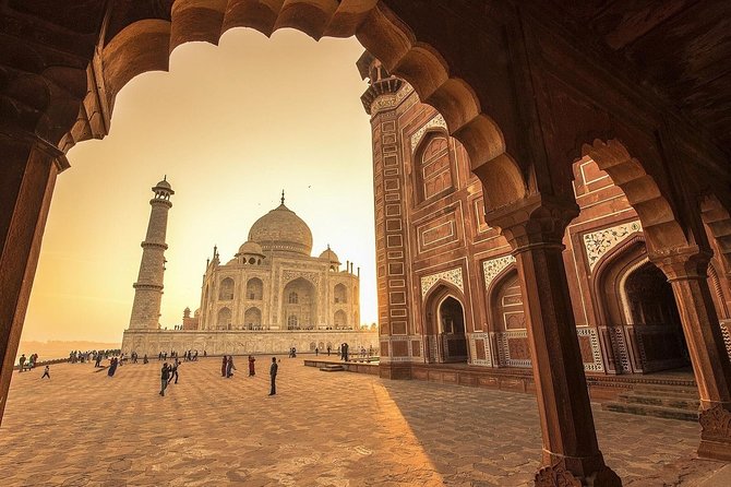 Skip the Line : Overnight Guided Tour of Agra From Jaipur