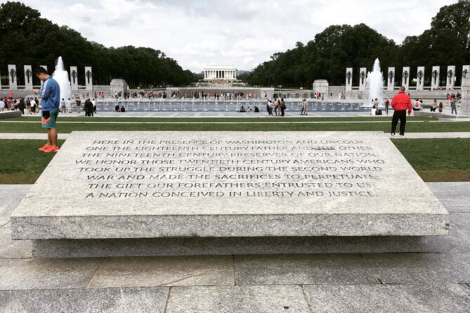 Small-Group Cherry Blossoms and Monuments Walking Tour