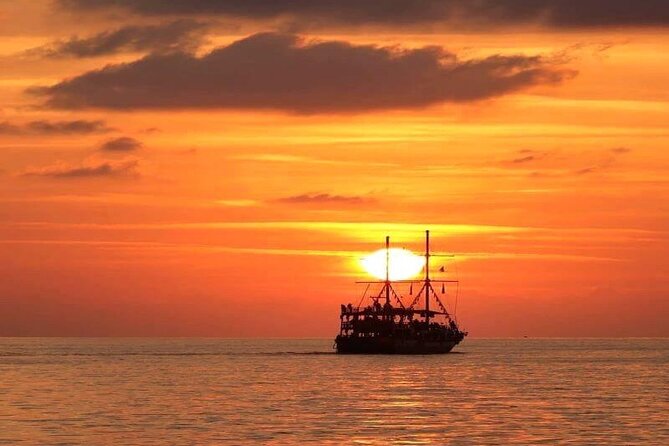 Sunset Boat Trip Along the Coast of Alanya