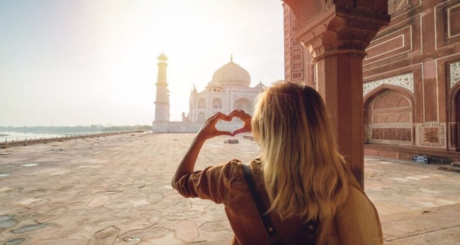 Taj Mahal Tour With Saree Experience ( Rental )