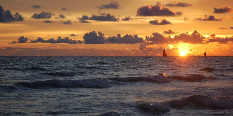 Tampa Bay: Private Sunset Cruise With Champaign or Wine