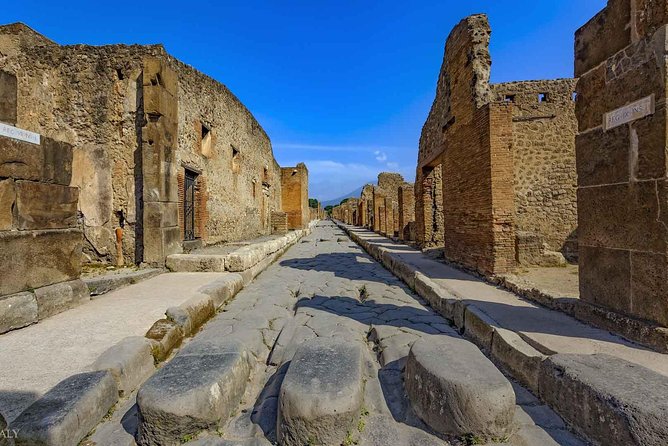 The Great Beauty of Ancient Pompeii Told by a Local Guide / Archaeologist