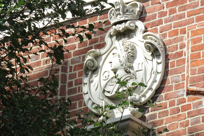 The Road to Revolution: A Self-Guided Audio Tour in Philadelphia - Exploring Elfreths Alley and Its History