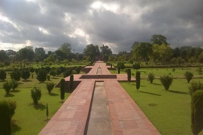 Tomb of Itmad Ud Daula, Chini Ka Rauza & Ram Bagh Tour