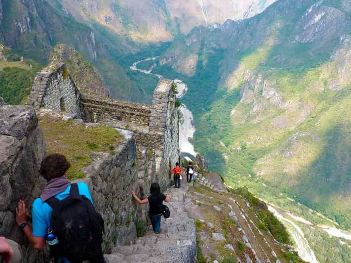 Tour 2 Days Machu Picchu and Huaynapichu Mountain