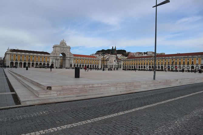 Tour in Lisbon With Visit to Belem, Cristo Rei and Pillar 7 Reality Experience