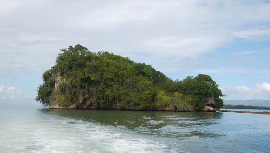 Tour Los Haitises, Montaña Redonda, and Yanigua Waterfall