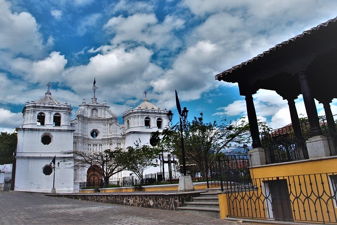 Tour of Towns Around Antigua Guatemala and Hobitenango