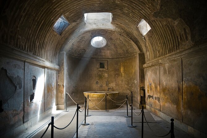 Tour to Discover Pompeii and Vesuvius