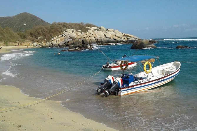Tour Two Beaches: Cinto and Crystal in Tayrona Park
