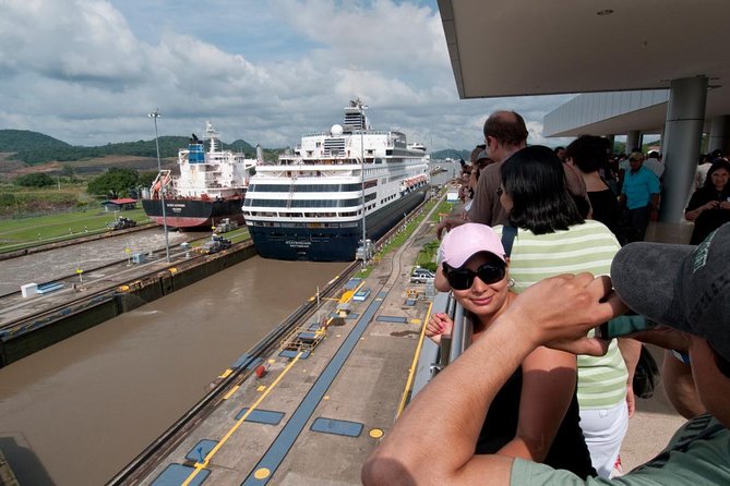 Transfer to Panama Canal (Miraflores Locks) - Getting to the Panama Canal
