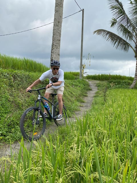 Ubud: PRIVATE E-Bike Tour Inside Rice Field With Meal & Pool