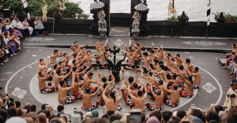 Uluwatu Temple Sunset Tour & Romantic Dinner at Jimbaran Bay