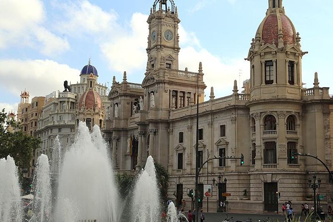 Valencia Historical Walking Tour With Traditional Meal - Culinary Delights