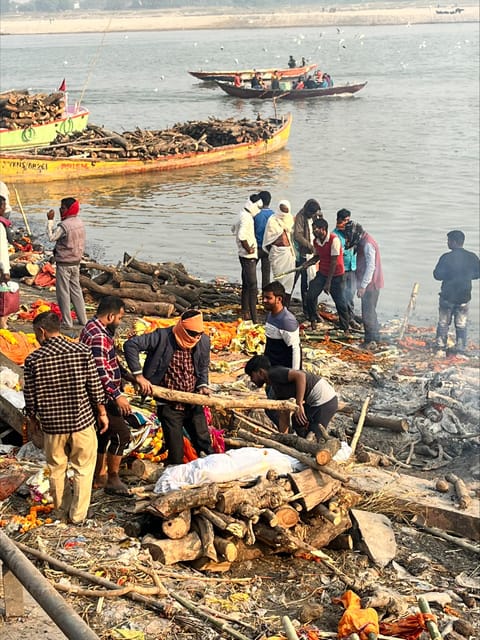 Varanasi: Manikarnika Ghat (Oldest Cremation Site) Tour