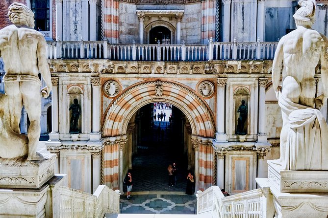 Venice Gondola Ride With Skip the Line Doges Palace Tour