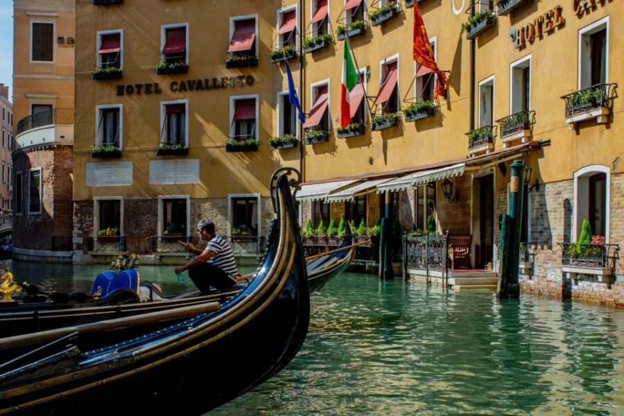 Venice: Insta-Perfect Walk With a Local