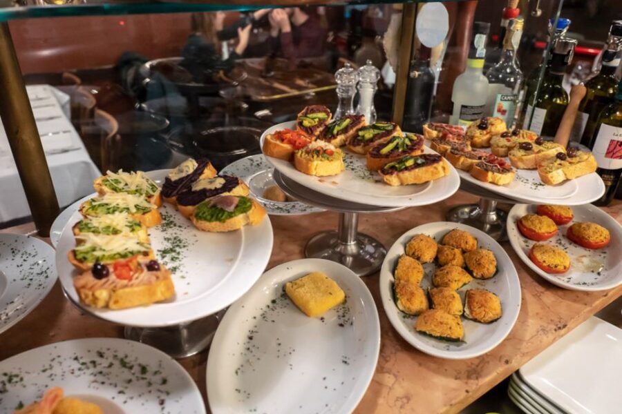 Venice: Venetian Style Carnival Pub Crawl