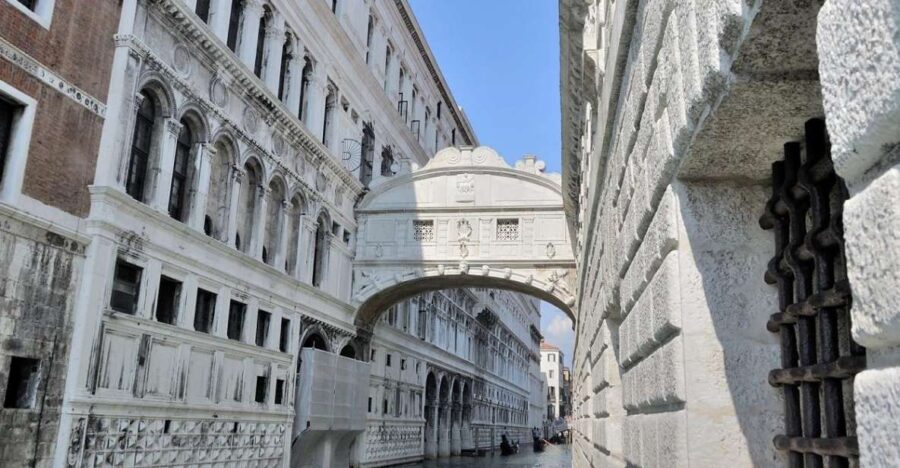 Venice Walking Tour and Doges Palace Guided Visit
