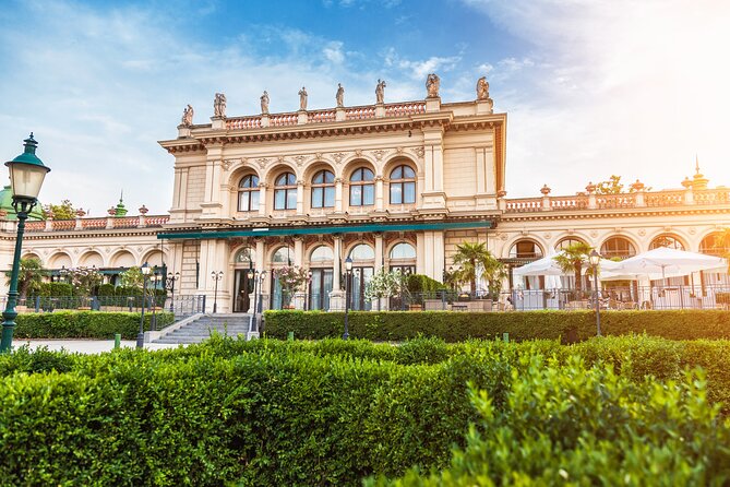 Vienna: Meet Strauss Life Private Guided Walking Tour