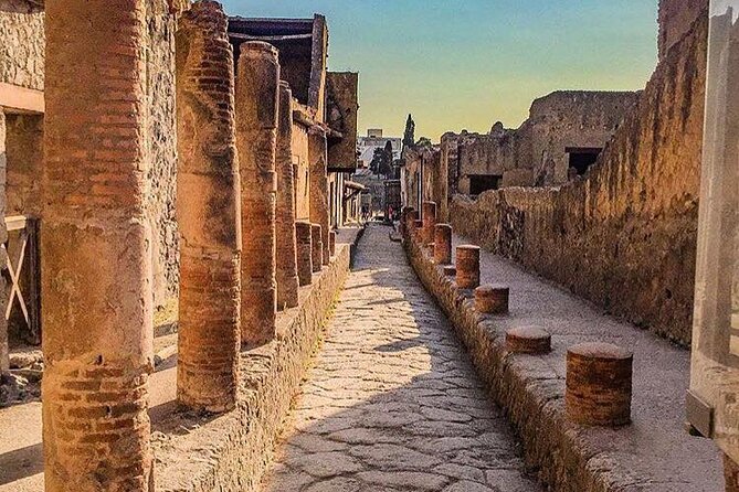 Visit Pompeii From Positano With Pizza Lunch