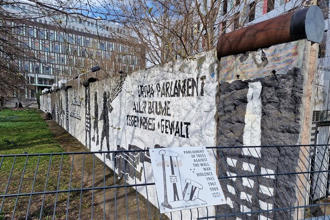 Walking on the Wall: 3-Hour Tour in Berlin - Overview of the Tour