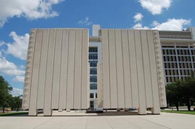 Welcome to Dallas: Private Half-Day Walking Tour - Exploring the Giant Eyeball