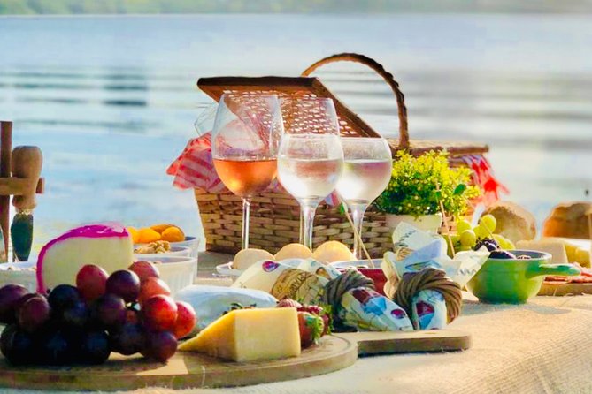 Wine & Cheese Picnic at Lagoa Rodrigo De Freitas - Experience Overview