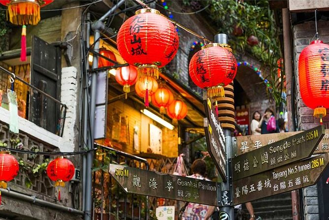 Yehliu, Jiufen & Shifen Taiwans North Coast Day / Night Tour