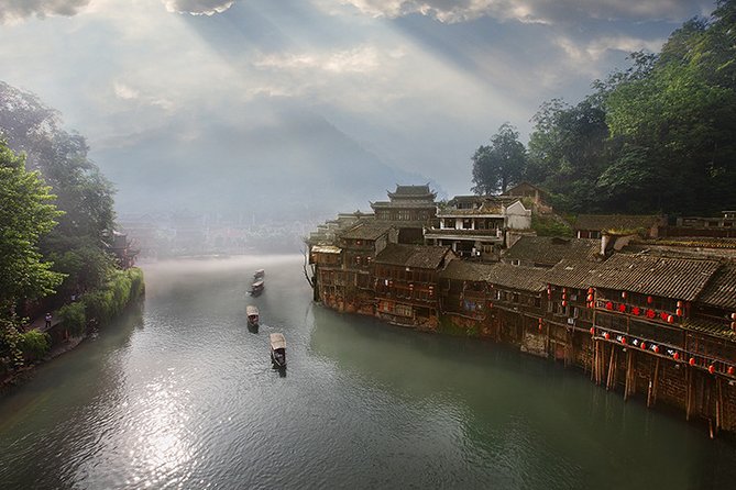ZJJ Private Tour to Dehang Fenghuang and Fanjinshan With Hotel