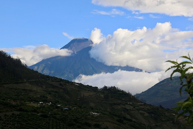 2-Day Quilotoa Lagoon and the Adventure City of Baños