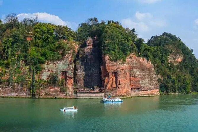 Private 2-Day Leshan Giant Buddha and Mt. Emei Tour From Guangzhou