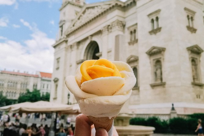 Vienna → Budapest - 2h of Sightseeing - Comfortable Premium Car Private Transfer - Vehicle and Amenities